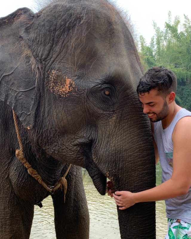 Diogo Gotardi durante viagem à Tailândia